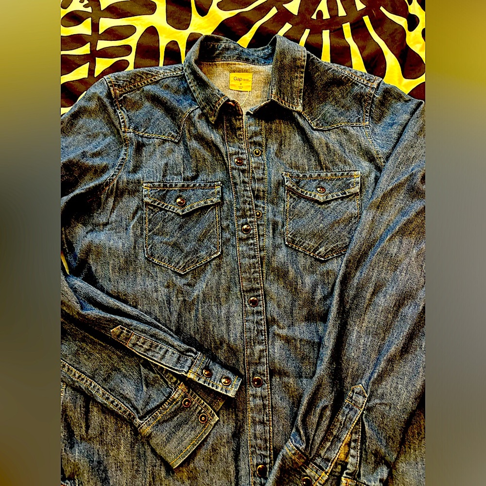 Gap western style Jean shirt M with snap button.